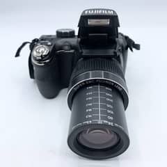 Fujifilm FinePix S4000 14 MP Digital Camera with Fujinon 30x Zoom 0