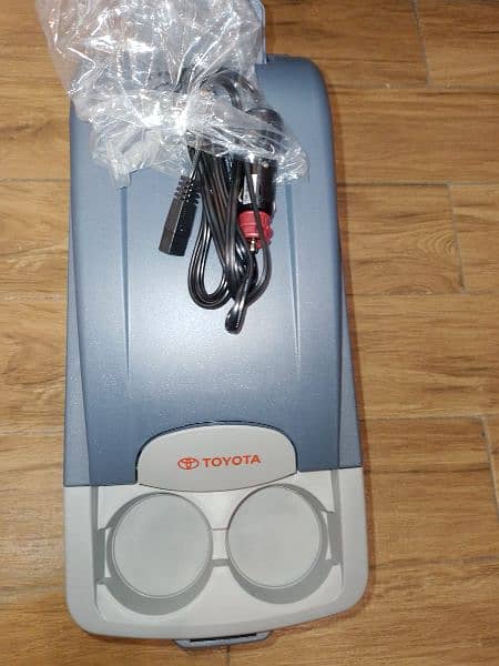 Toyota Brand new console cool box & heater 1