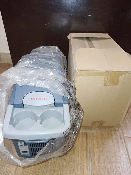 Toyota Brand new console cool box & heater 4
