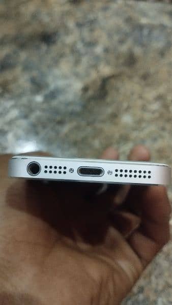 iphone 5 in very good condition 10/10 3