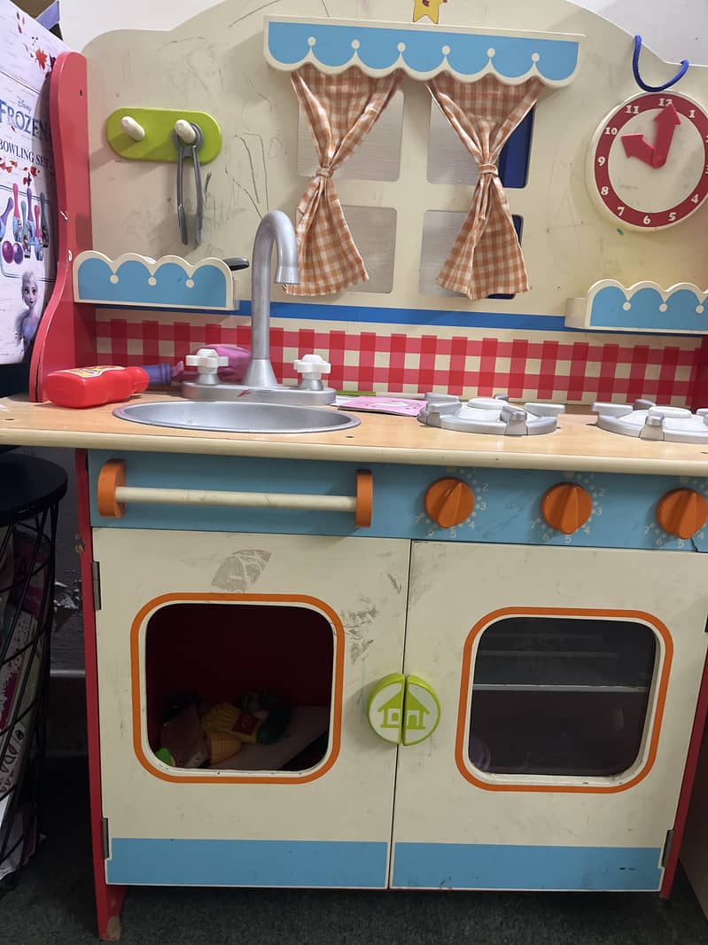 Toy kitchen 1