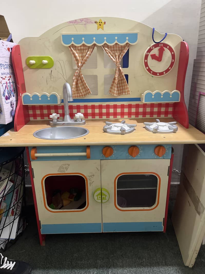 Toy kitchen 4
