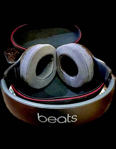 Beats Original Studio B0501 (Awesome Handphone) 0