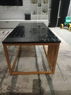 centre table for sale in good condation