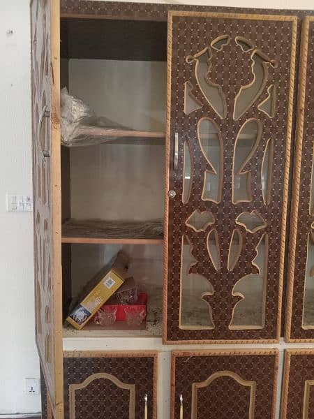 A beautiful closet for keeping heavy crockery and kitchen material. 4
