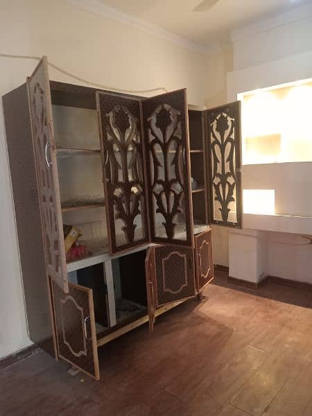 A beautiful closet for keeping heavy crockery and kitchen material. 5