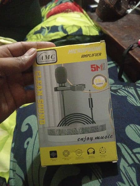 AMC microphone 0