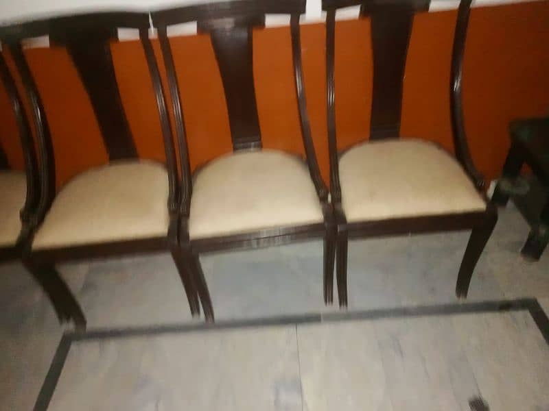 Six Chair and One Dining Table and good condition 3