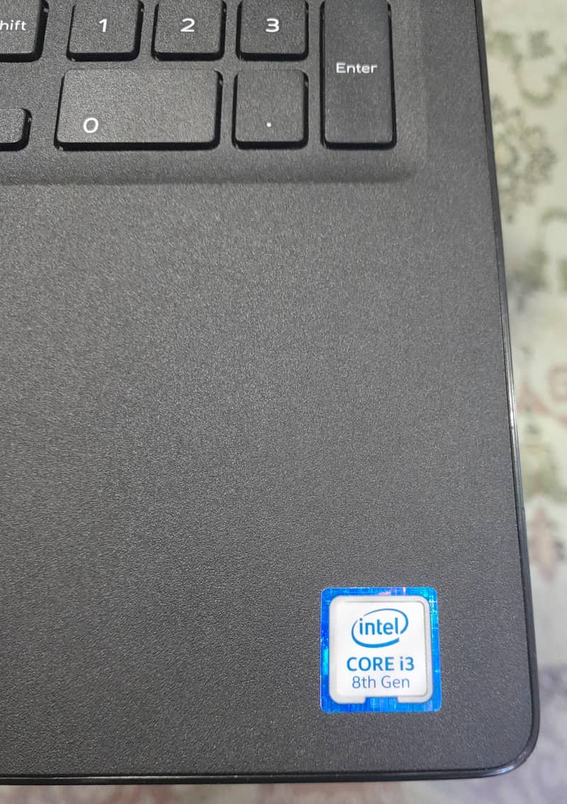 Laptop / Dell laptop core i-3 / 8th gen / 256 GB 2