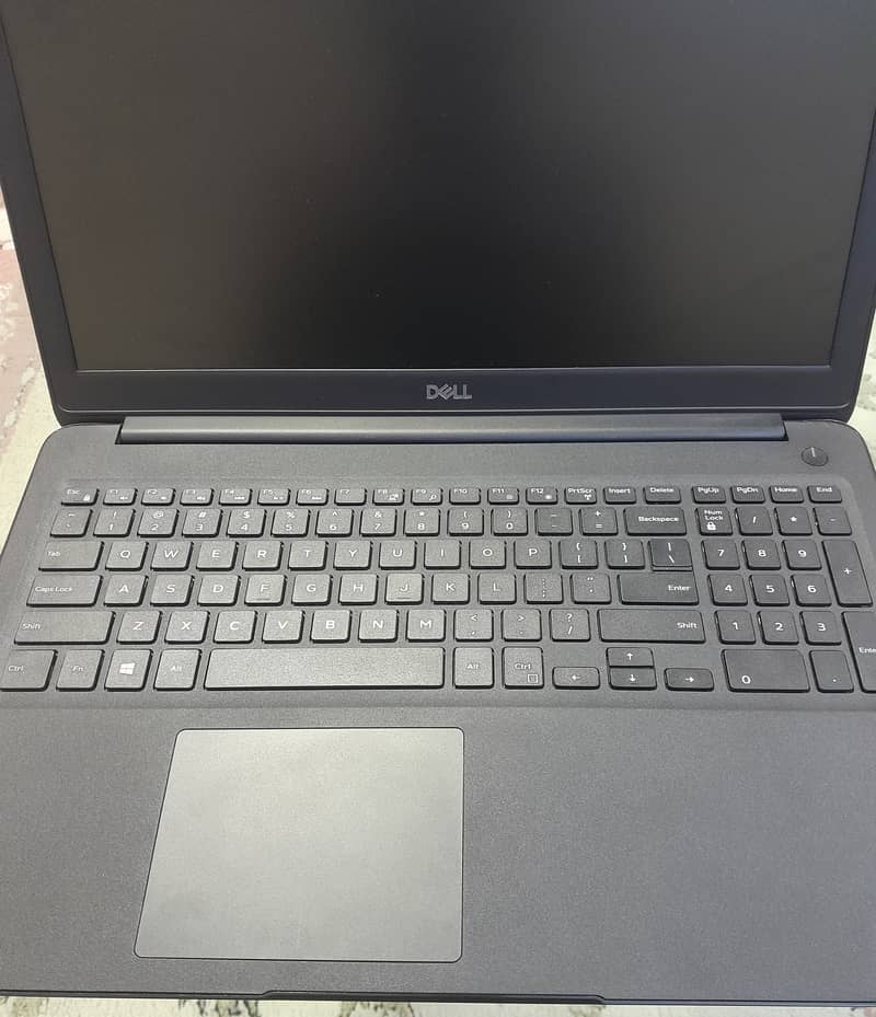 Laptop / Dell laptop core i-3 / 8th gen / 256 GB 3
