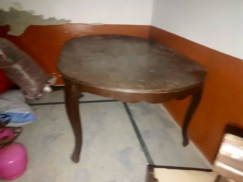 Six Chair and One Dining Table and good condition 7