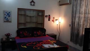 Furnisehd room available in Gulberg 3 near Kasoori road and MM ALAM.