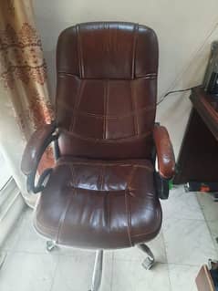 1 execuitive brown chair