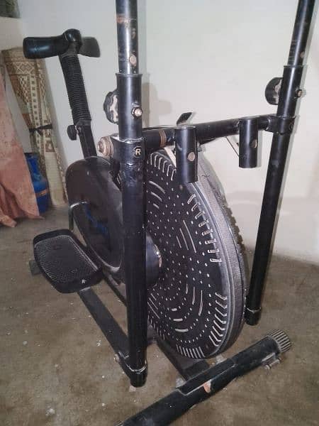 2 fitnes cycle for sell urgent 10 10 condition black colour 2
