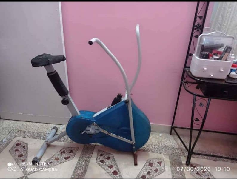 2 fitnes cycle for sell urgent 10 10 condition black colour 3