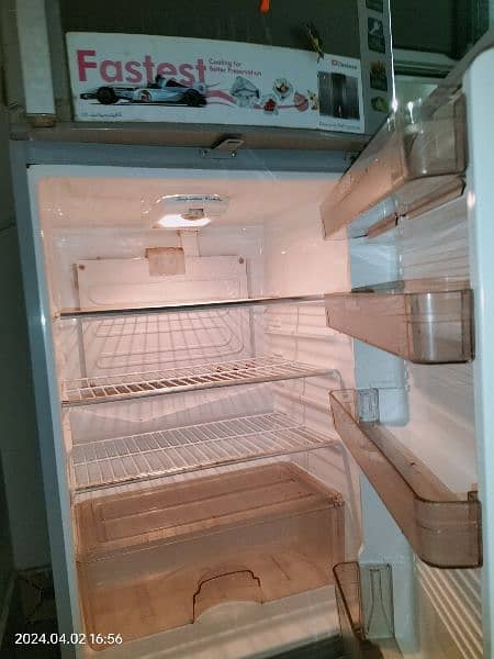 refrigerator v good condition 9.5/10 almost new 0