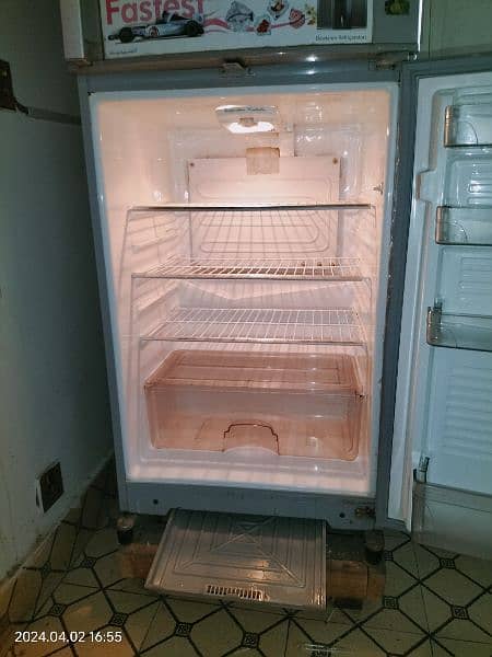 refrigerator v good condition 9.5/10 almost new 2