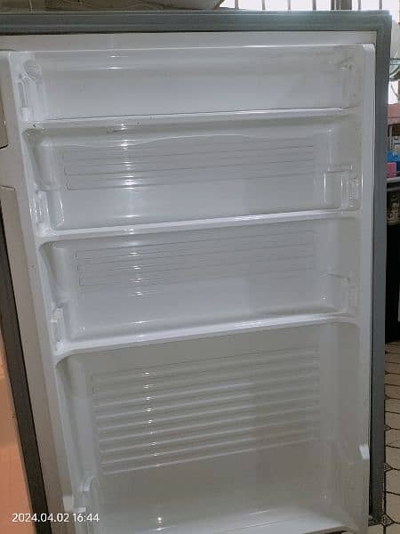 refrigerator v good condition 9.5/10 almost new 6