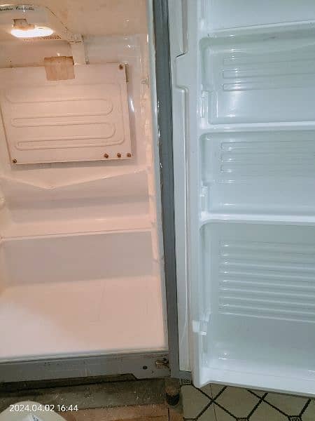 refrigerator v good condition 9.5/10 almost new 7
