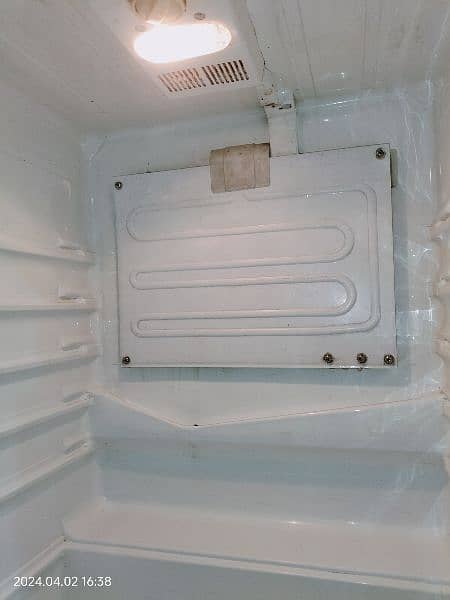 refrigerator v good condition 9.5/10 almost new 11
