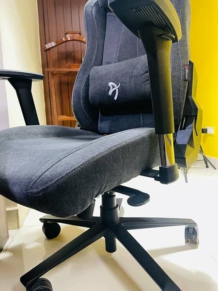 Arozzi Vernazza executive office chair with soft fabric - europe 2