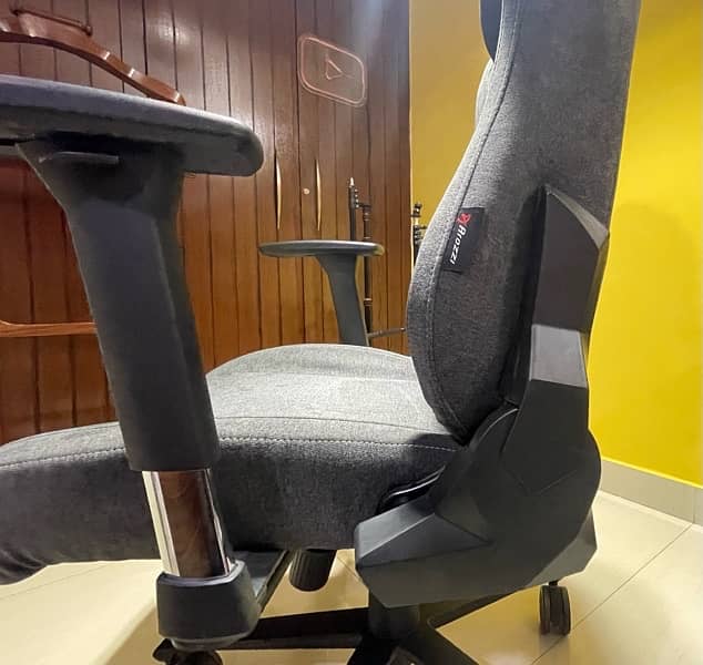 Arozzi Vernazza executive office chair with soft fabric - europe 3