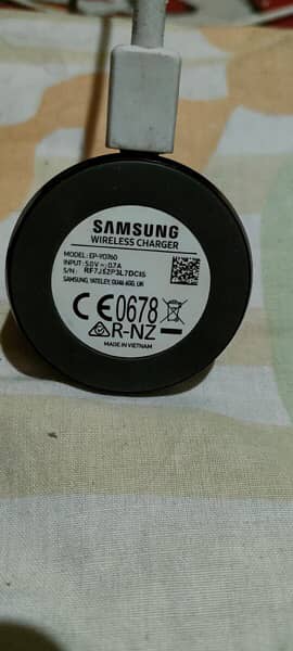 Samsung Gear S2 Classic With orignal Charger 2