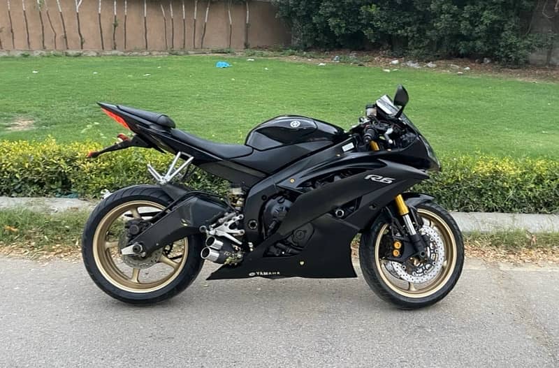 Yamaha R6 in original and stock condition !! 4