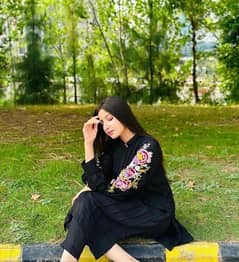 •  Fabric: Arabic Lawn