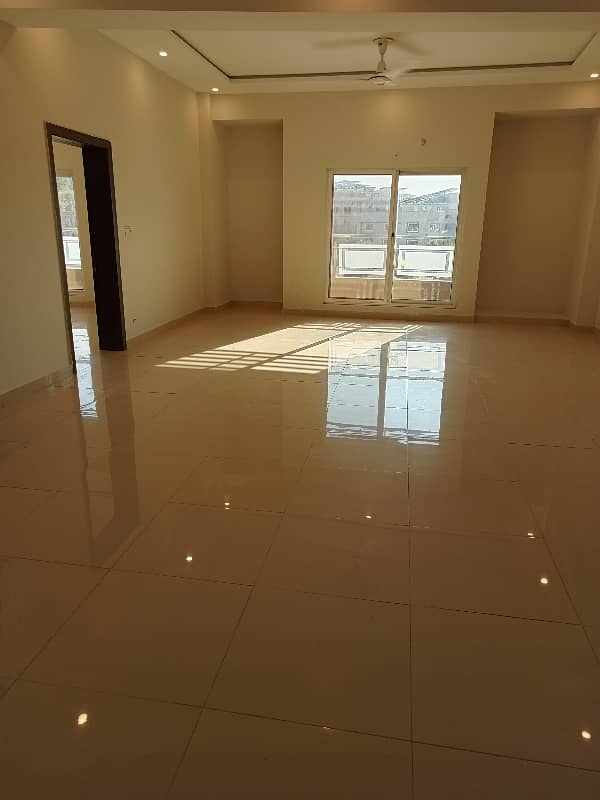 3 Bed Luxuries Apartments For Rent In River Hills Family Plaza Neat And Clear Building 7