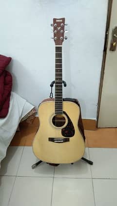Yamaha (F-600) Semi Acoustic Guitar