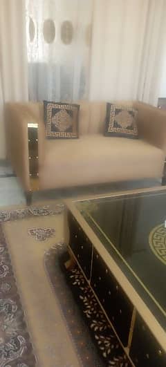 7 seater sofa with  table brand new just few days used 10/10 condition