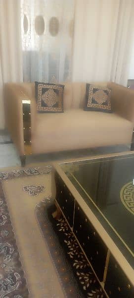 its a 7 seater sofa brand new just few days used 10/10 condition 1