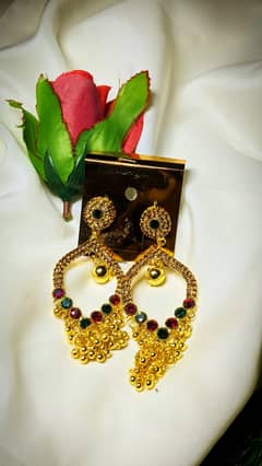 Golden color Earrings for girls and women for party wear / wedding