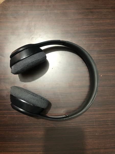 Beats Solo 3 wireless headphones  (urgent sale) 2