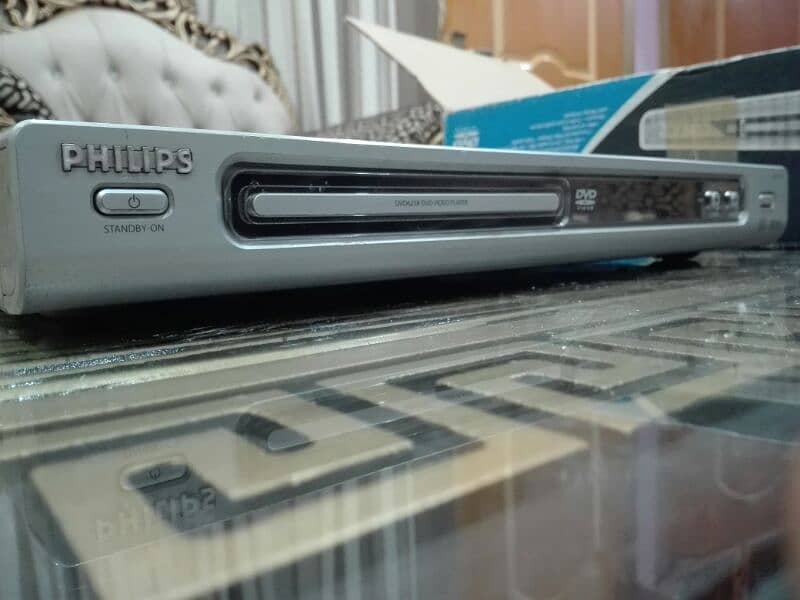 Philips DVD video player with remote and box 1
