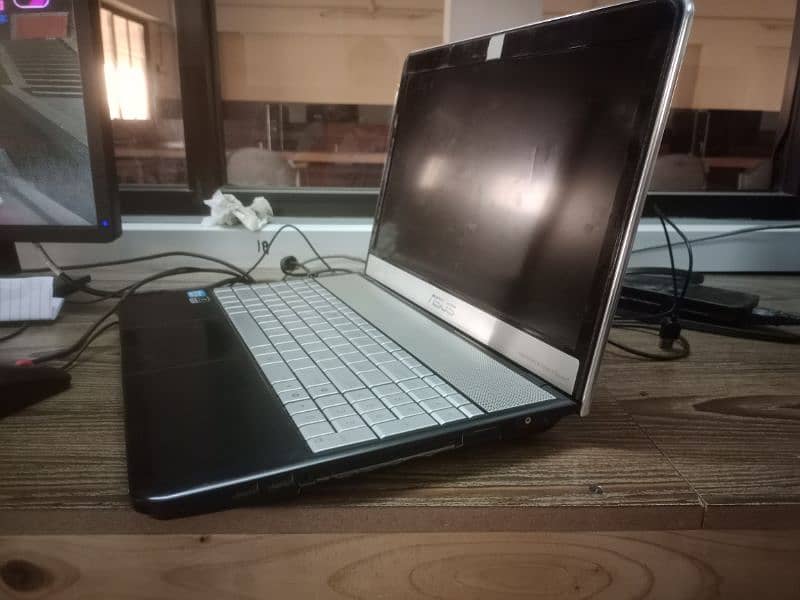 Asus Laptop Working Condition. 4