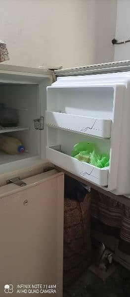 Dawlence medium size fridge 4