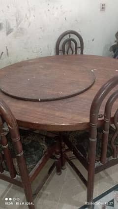 Dinning table with 5 chairs for sale