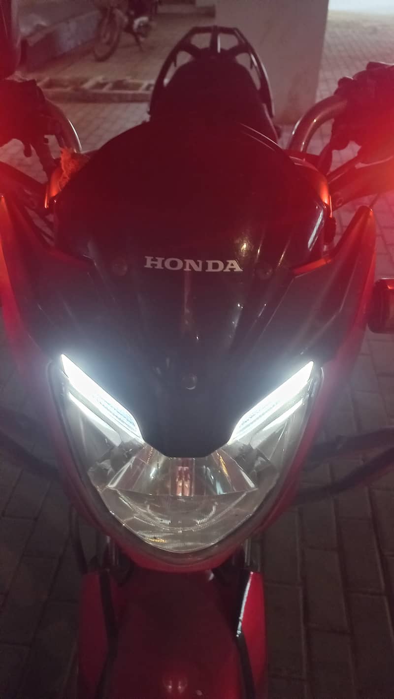 Honda CBF-150 Remastered 2022 & Sports Helmet 7