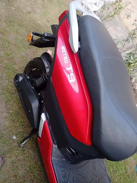 metro scooter brand new only 105 km driven everything is new 2