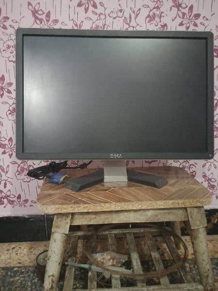 Dell monitor 10/10 condition 12inch lenght 18inch chauraaee. free free 1