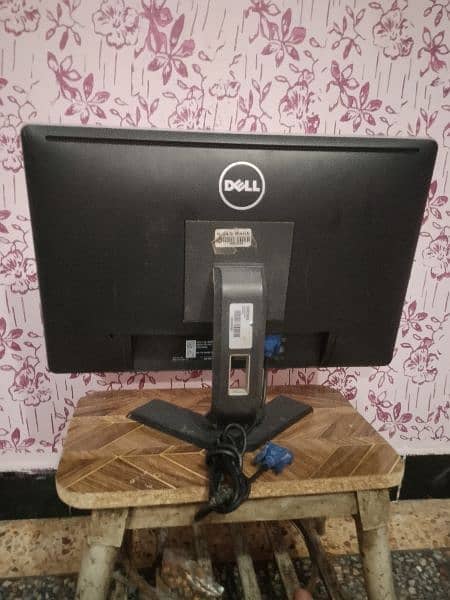 Dell monitor 10/10 condition 12inch lenght 18inch chauraaee. free free 5