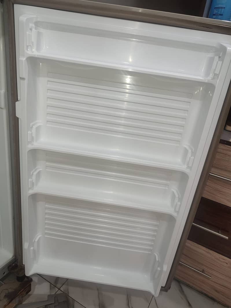 Dawlance Refrigrator for Sell 5