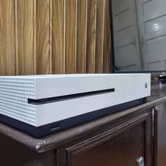 Xbox one s 1tb with 160 games owned online ha