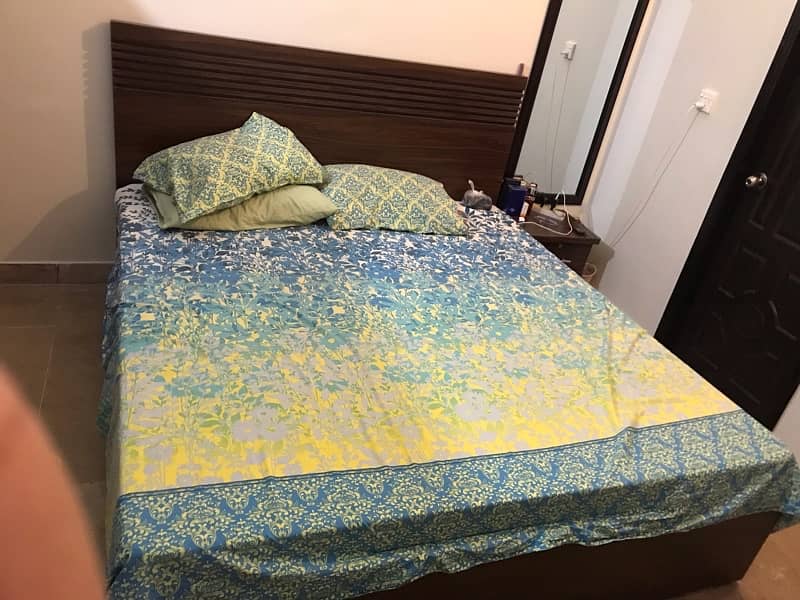 King bed with side table 3