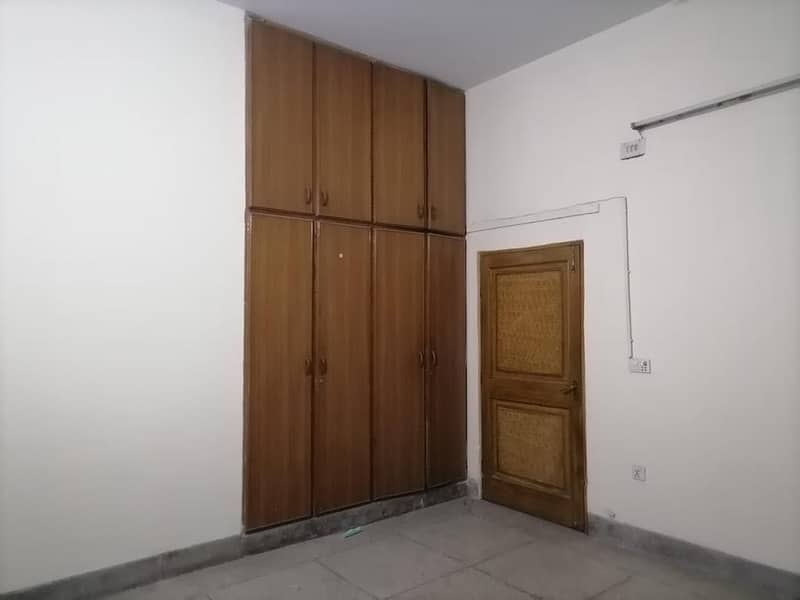 House for near main raiwand road one kanal with 2 lac rental income 8