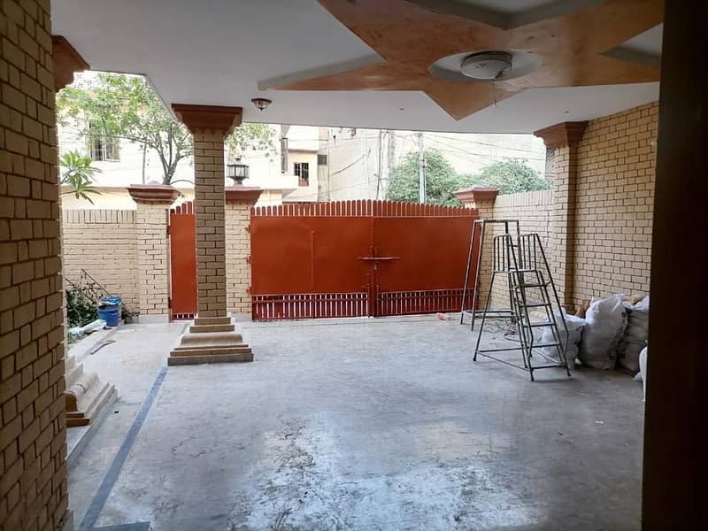 House for near main raiwand road one kanal with 2 lac rental income 10