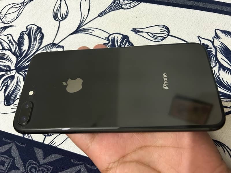 iphone 8 plus 64gb with box LLA model factory unlock waterpack phone. 0