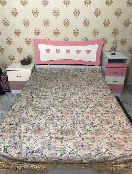 Bed and drawers For Sale 0